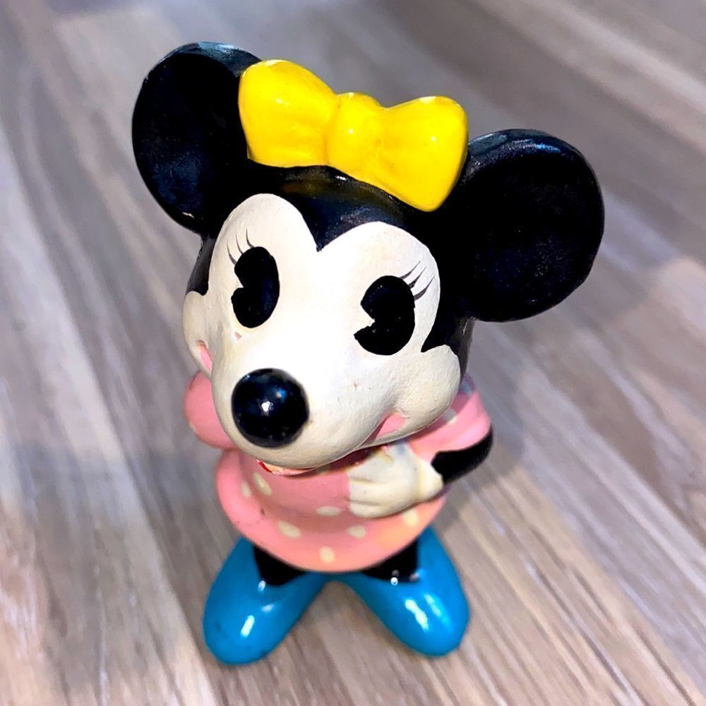 Minnie Mouse Disney collectible figurine ceramic Minnie Mouse display Korea made